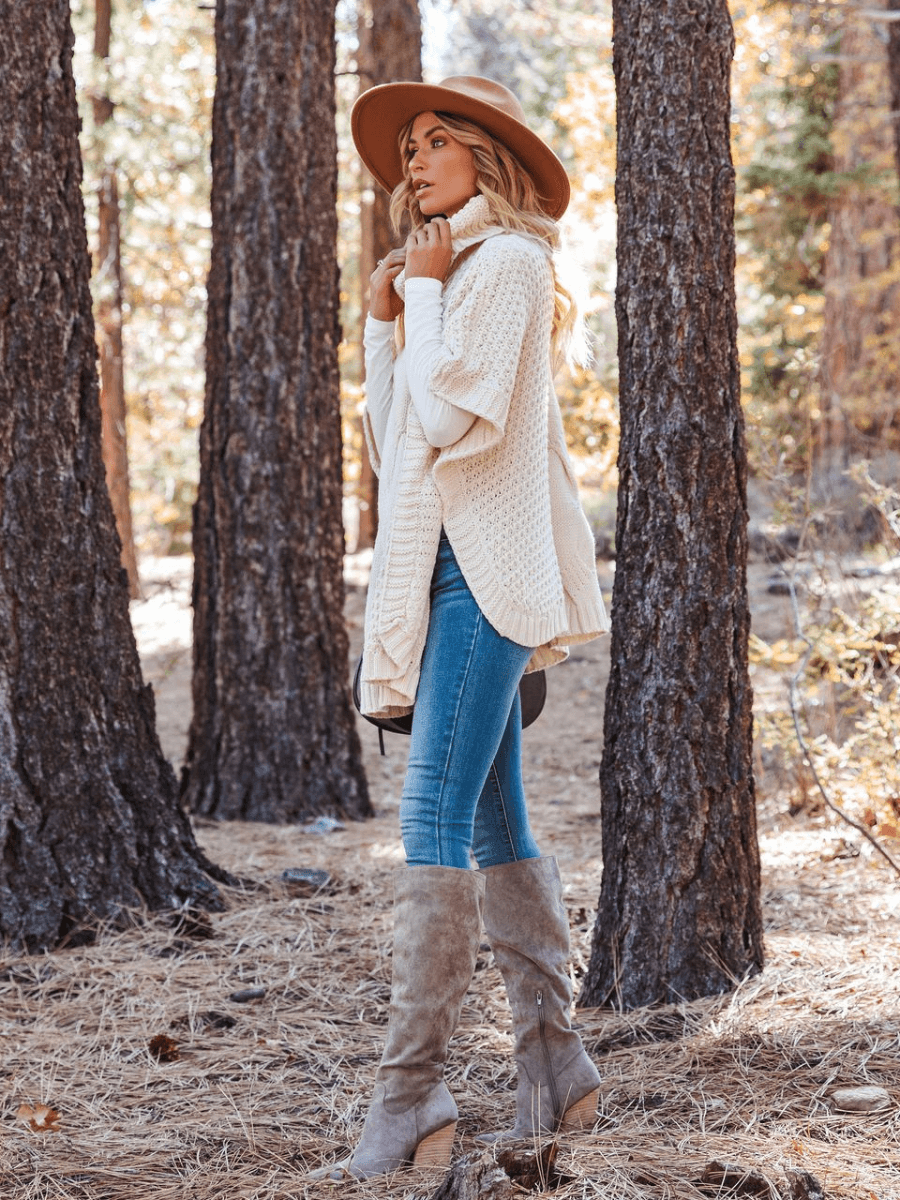 Milligan Oversized Turtleneck Sweater - Beige